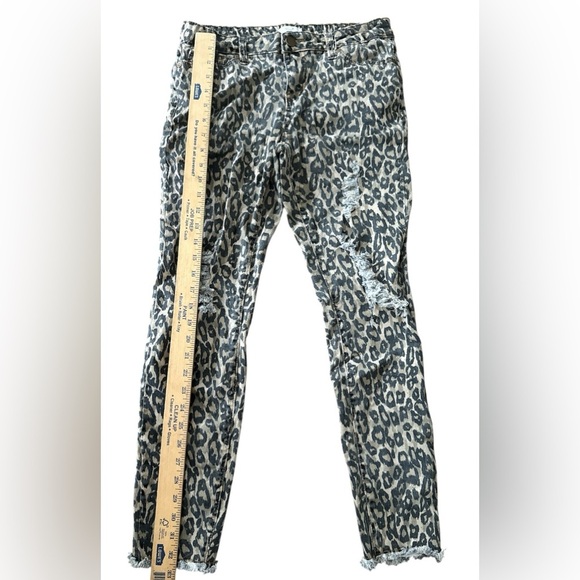 EASEL LOS ANGELES Leopard Print Distressed Jeans. - Picture 3 of 7